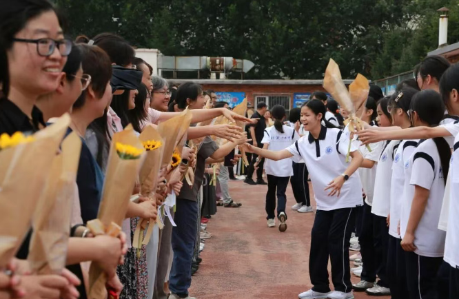 师恩润桃李 薪火永相传 —— 科丰校区举办第41个教师节庆祝活动